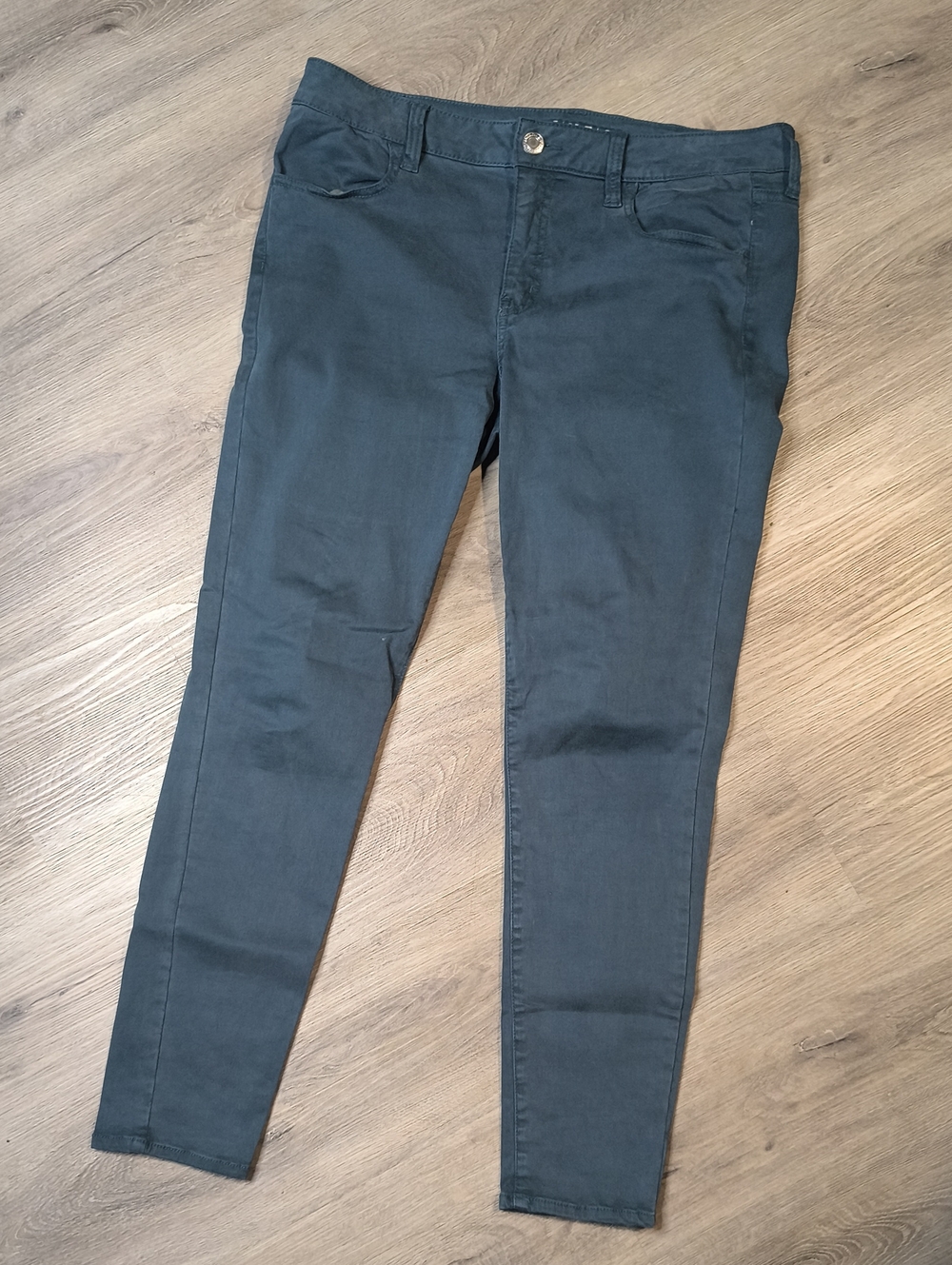 S1229 Mid Rise Jegging AEO Sateen American Eagle Woman's Size 14 from 2016